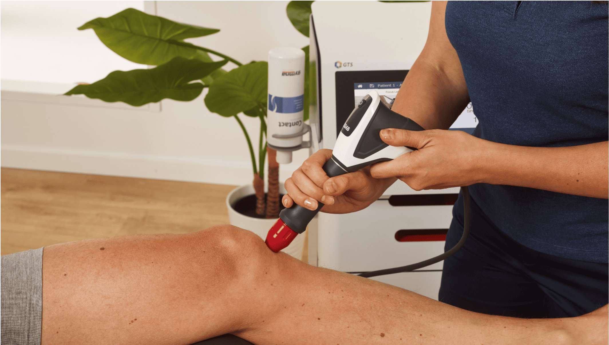 Shockwave therapy on a knee